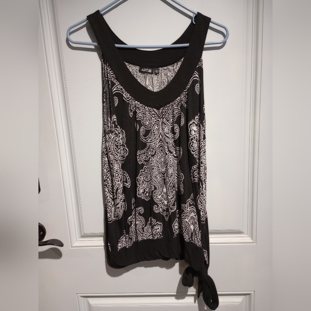 Apt.9 sleeveless women's size large top black with white design
